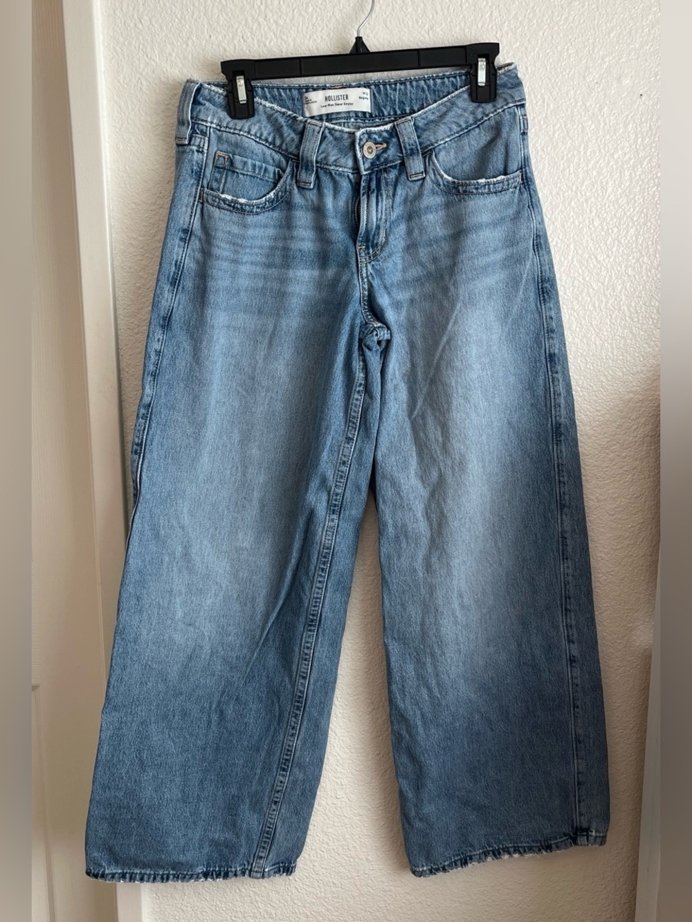 Hollister Low-Rise Super Baggy Jeans